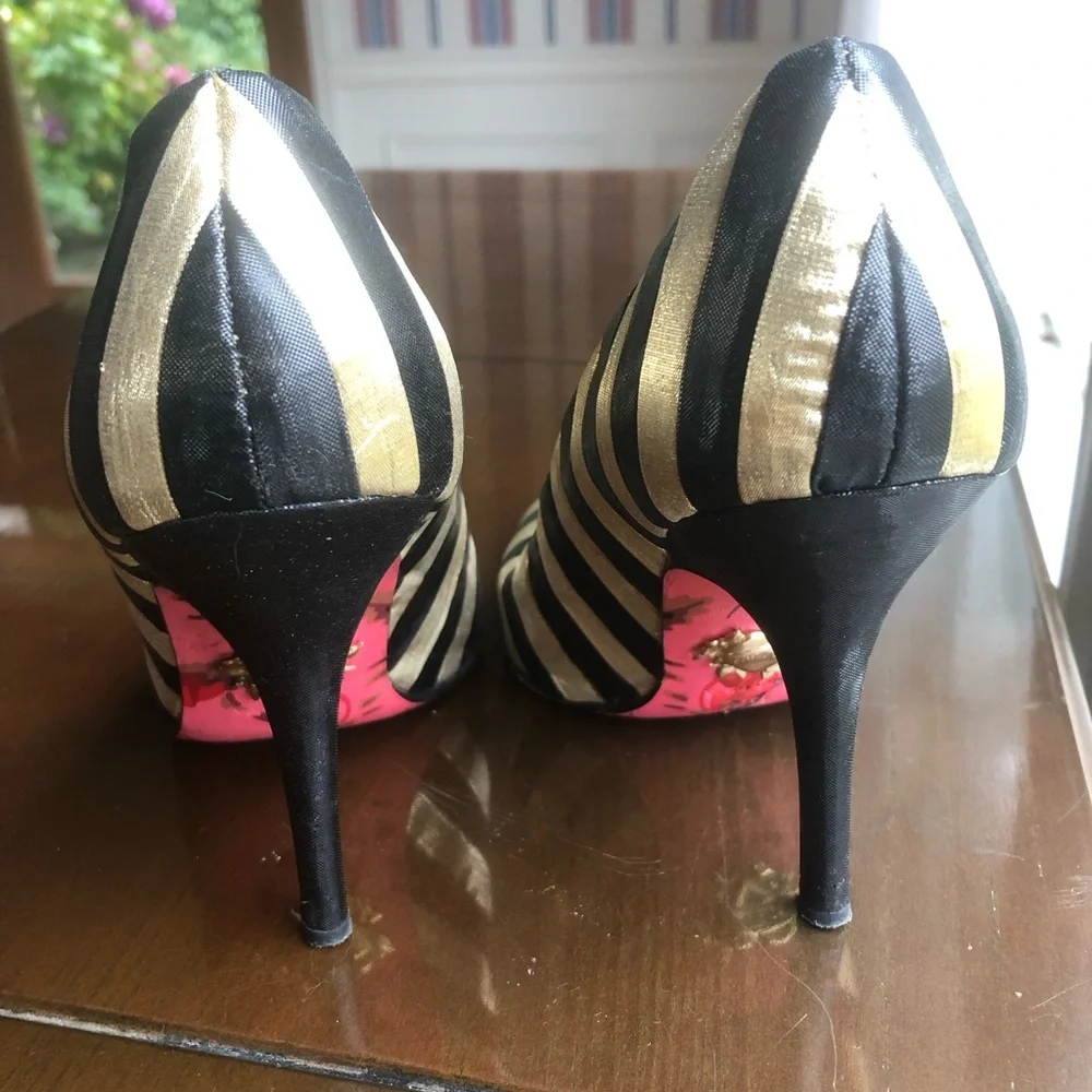 Vintage Betsey Johnson Black and Gold Striped Pointed-Toe Stiletto Heels/Pumps 6